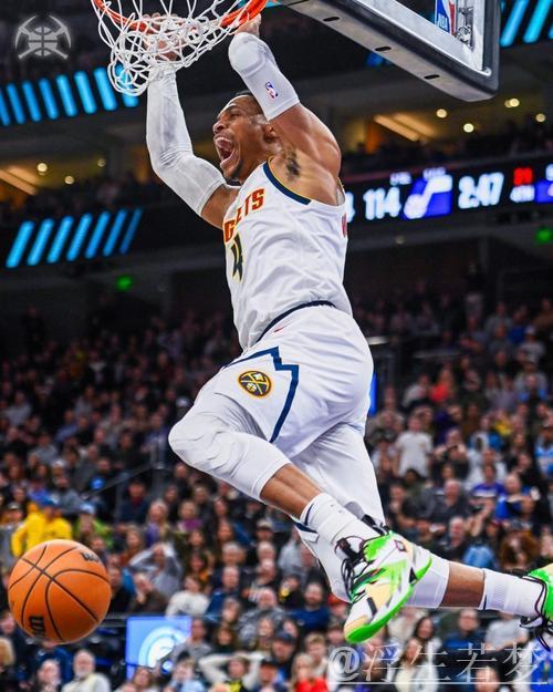 威少精准抢断 助戈登双手暴扣